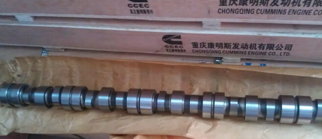 康明斯M11柴油發(fā)動(dòng)機(jī)凸輪軸惰輪拆卸