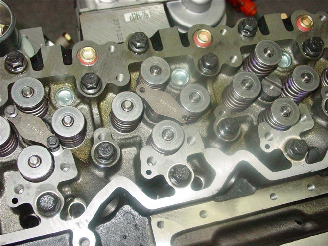 康明斯M11柴油發(fā)動機頂置機構氣門調(diào)整方法